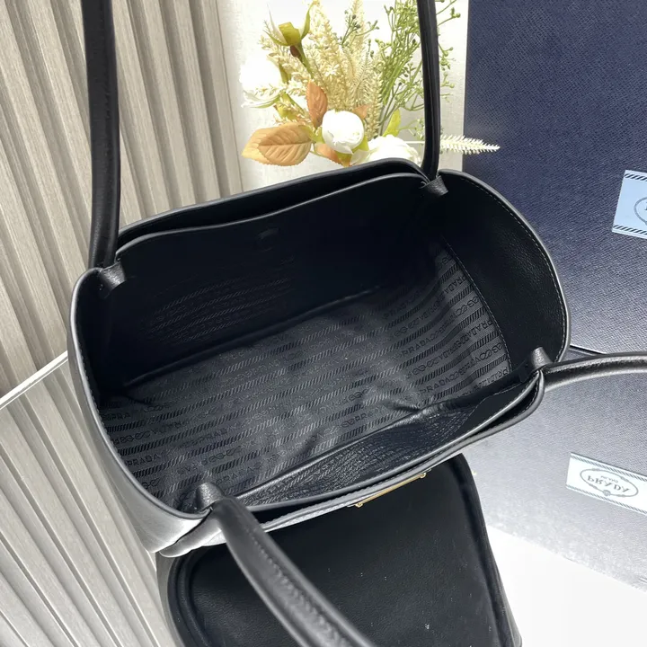 スーパーコピー プラダ キーホルダー