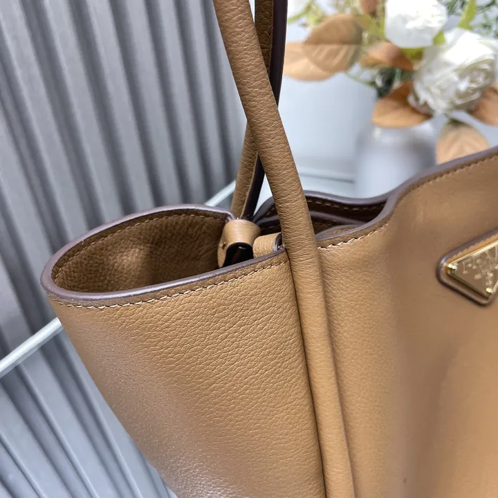 スーパーコピー プラダ キーホルダー