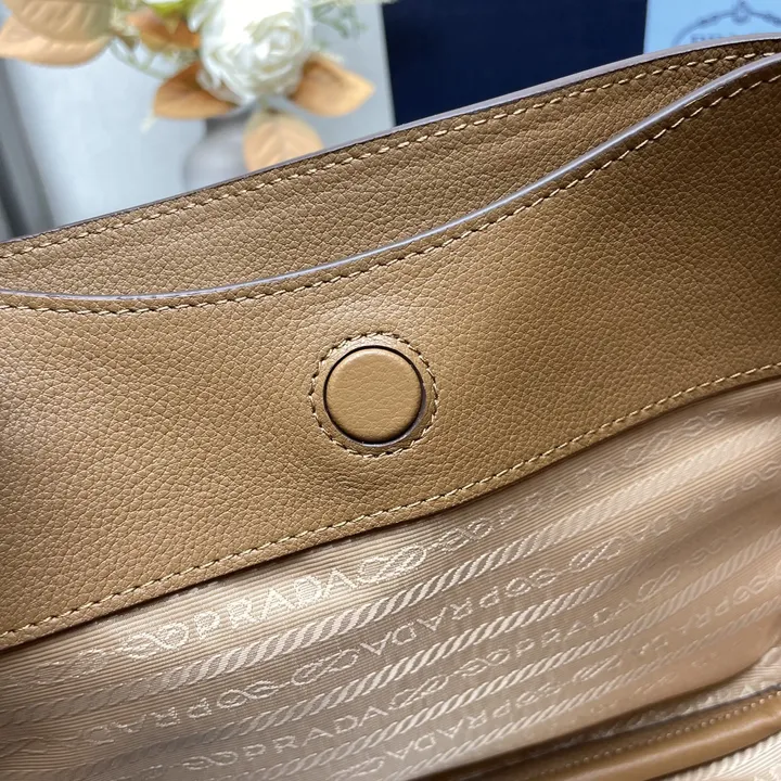 スーパーコピー プラダ キーホルダー