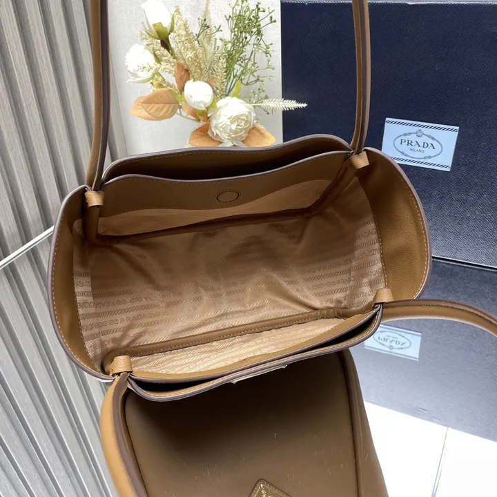 スーパーコピー プラダ キーホルダー