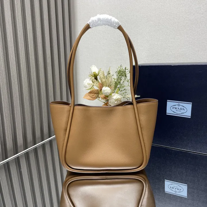 スーパーコピー プラダ キーホルダー