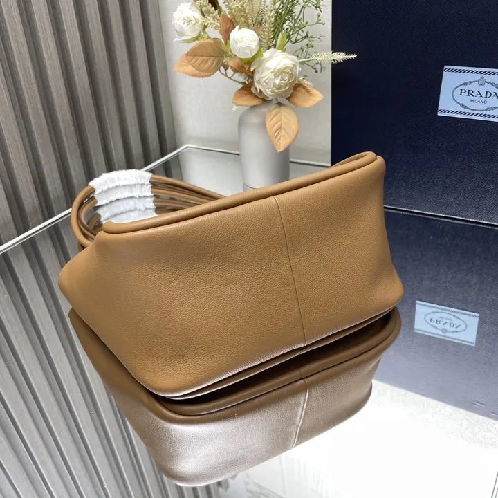 スーパーコピー プラダ キーホルダー