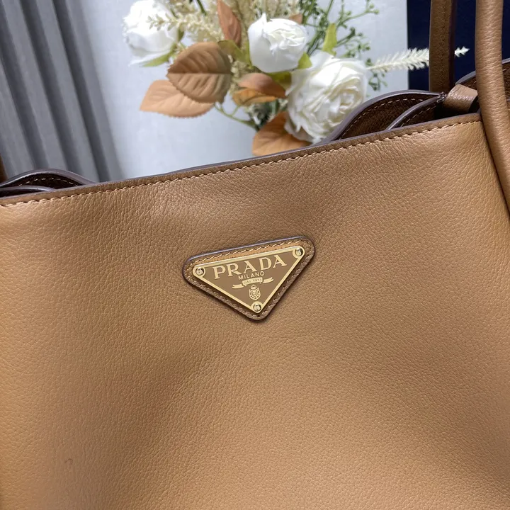 スーパーコピー プラダ キーホルダー