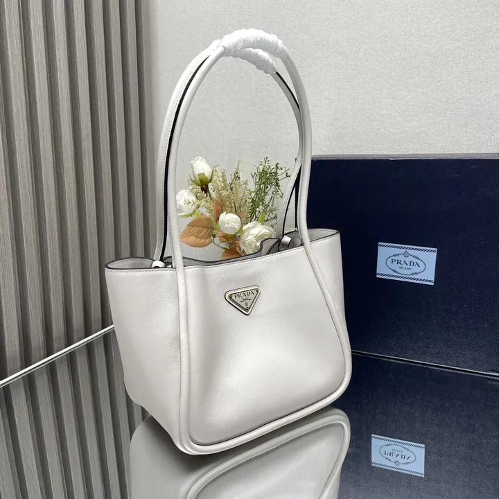 スーパーコピー プラダ キーホルダー