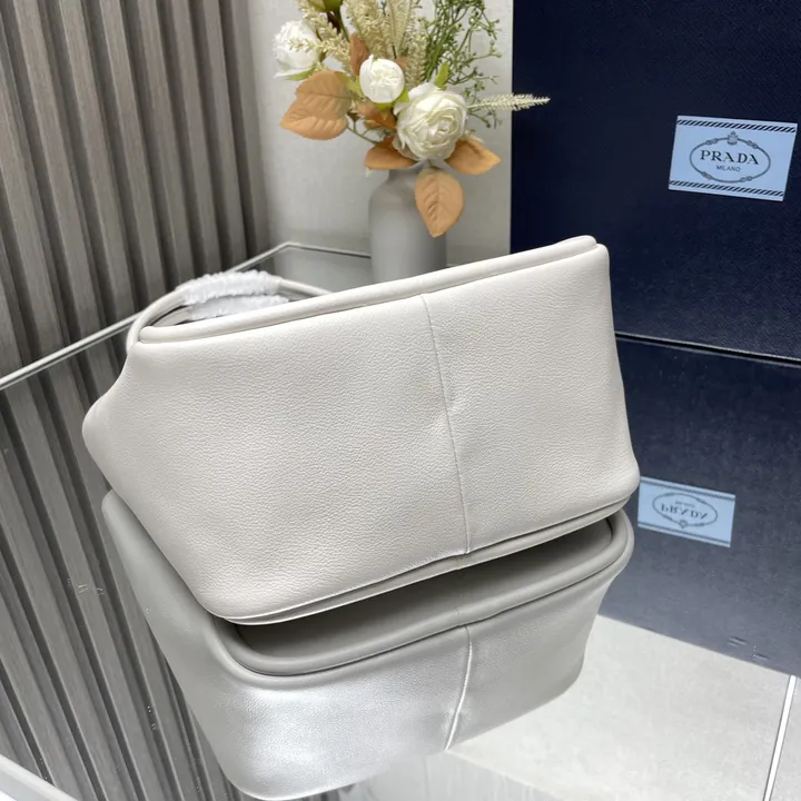 スーパーコピー プラダ キーホルダー