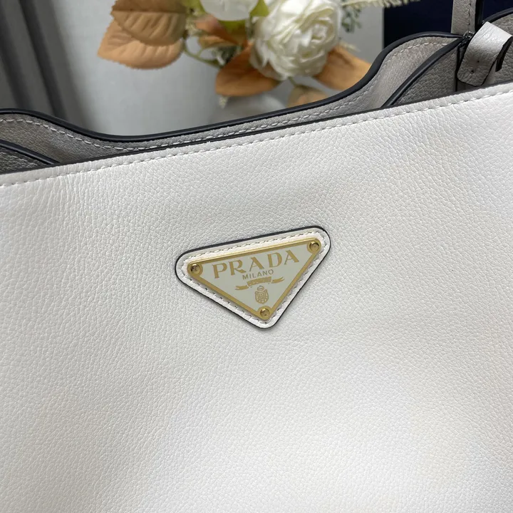 スーパーコピー プラダ キーホルダー