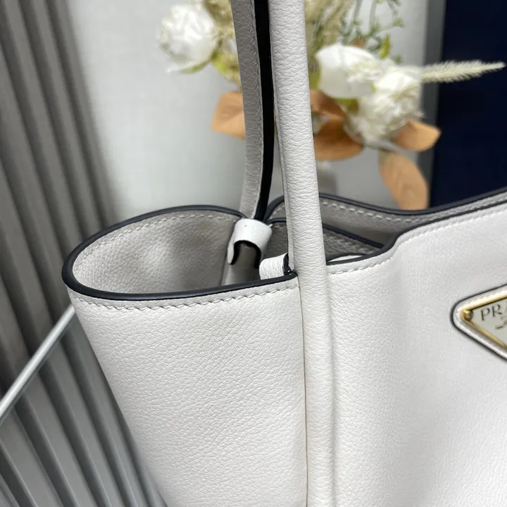 スーパーコピー プラダ キーホルダー