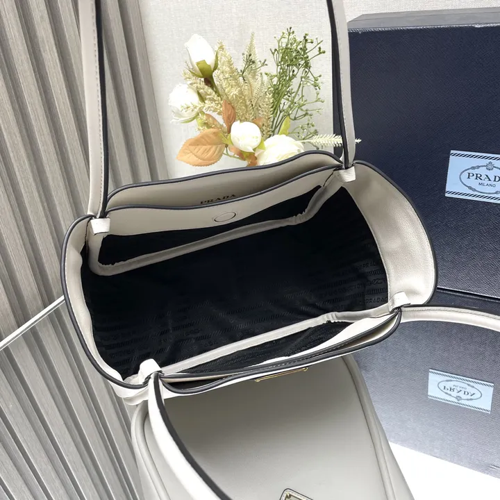 スーパーコピー プラダ キーホルダー