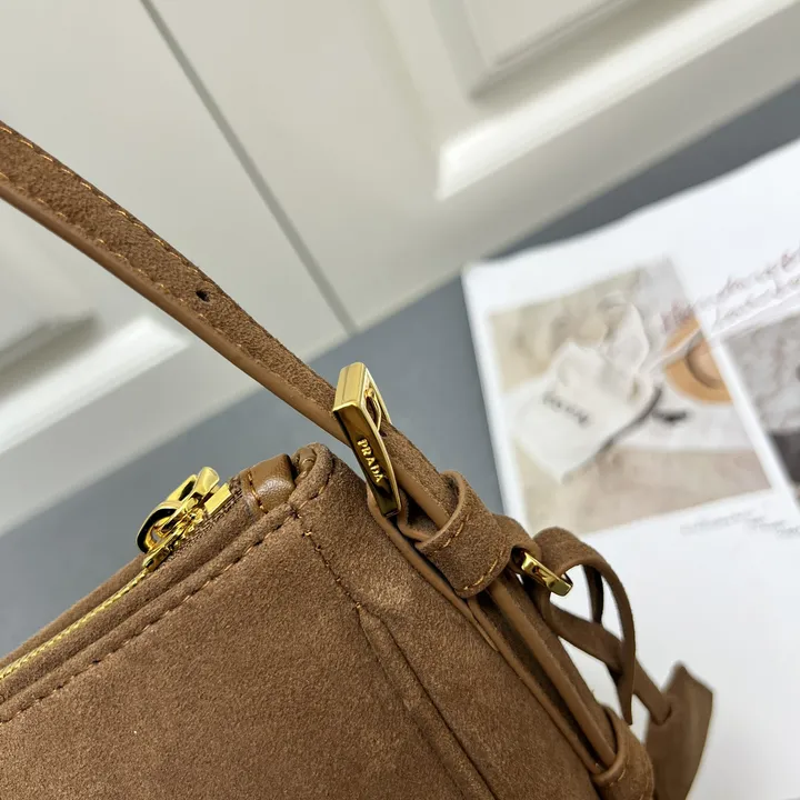 スーパーコピー プラダ キーホルダー