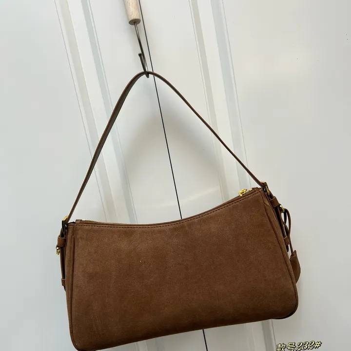 スーパーコピー プラダ キーホルダー