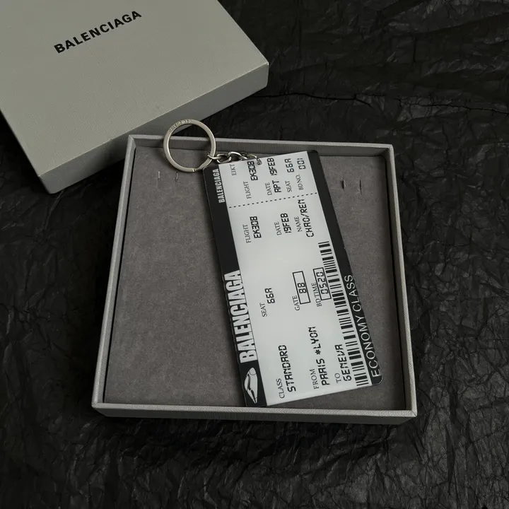 スーパーコピー バレンシアガ キーホルダー