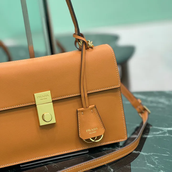 スーパーコピー プラダ キーホルダー