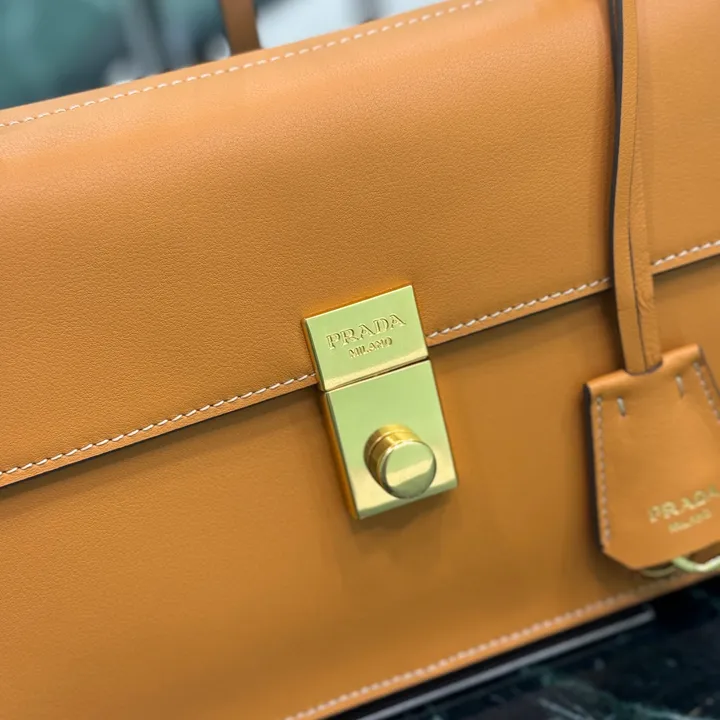 スーパーコピー プラダ キーホルダー