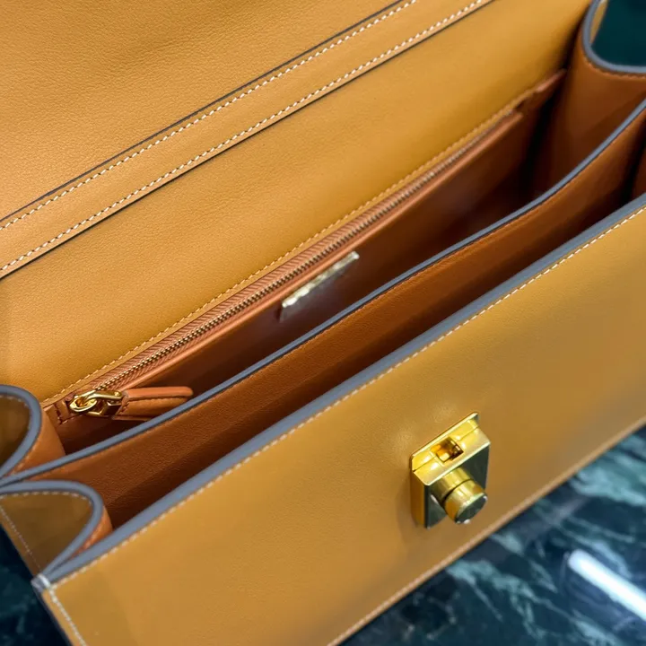 スーパーコピー プラダ キーホルダー