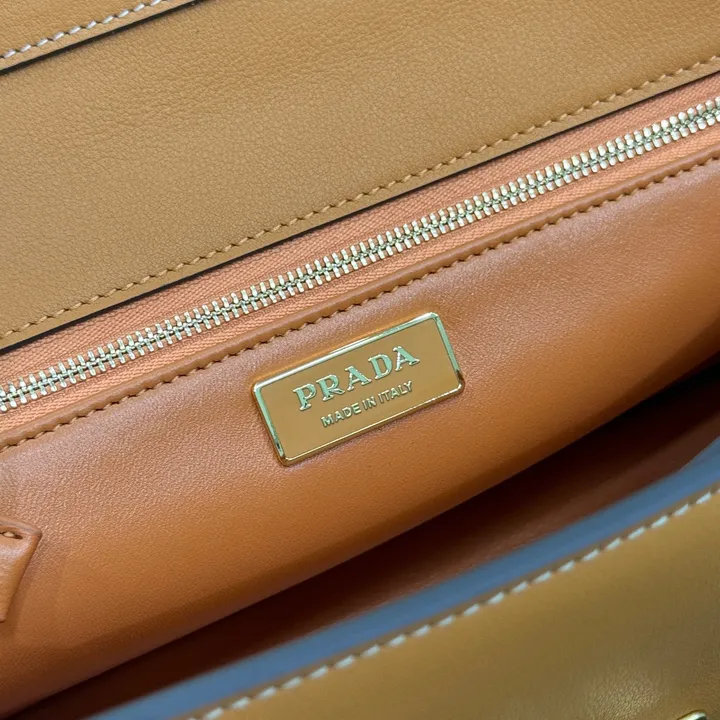 スーパーコピー プラダ キーホルダー