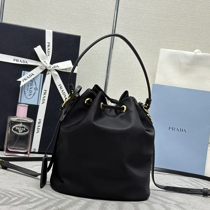 スーパーコピー プラダ キーホルダー