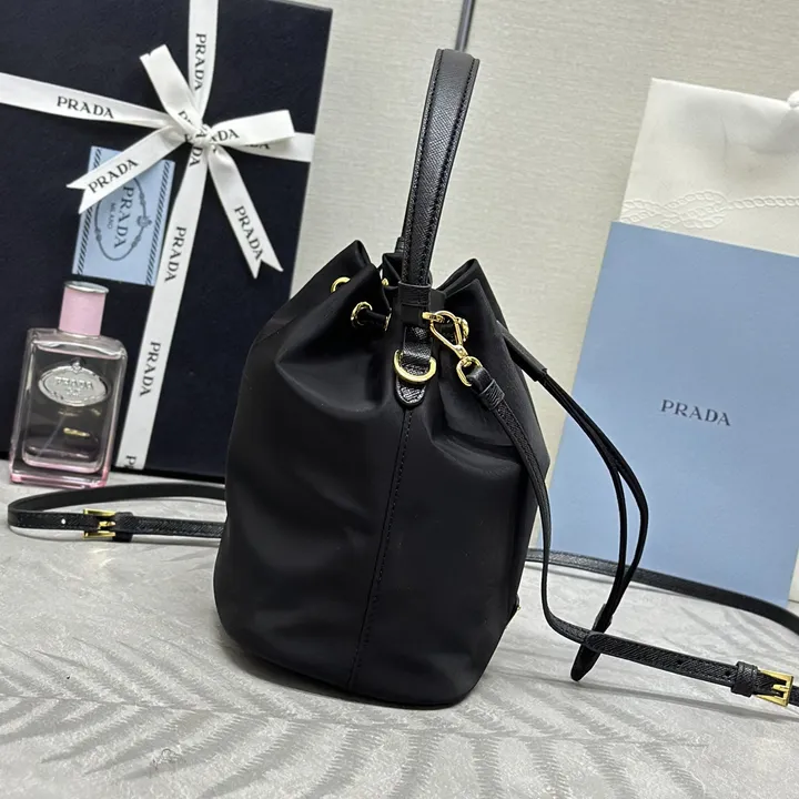 スーパーコピー プラダ キーホルダー