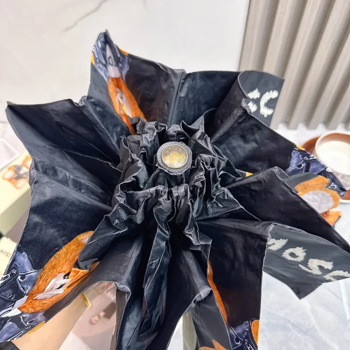 スーパーコピー カウズ 傘