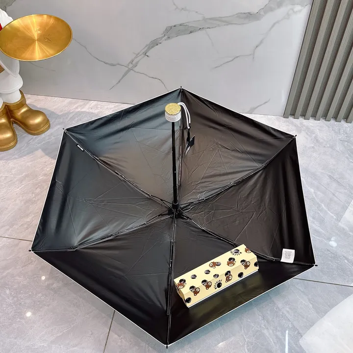 スーパーコピー カウズ 傘