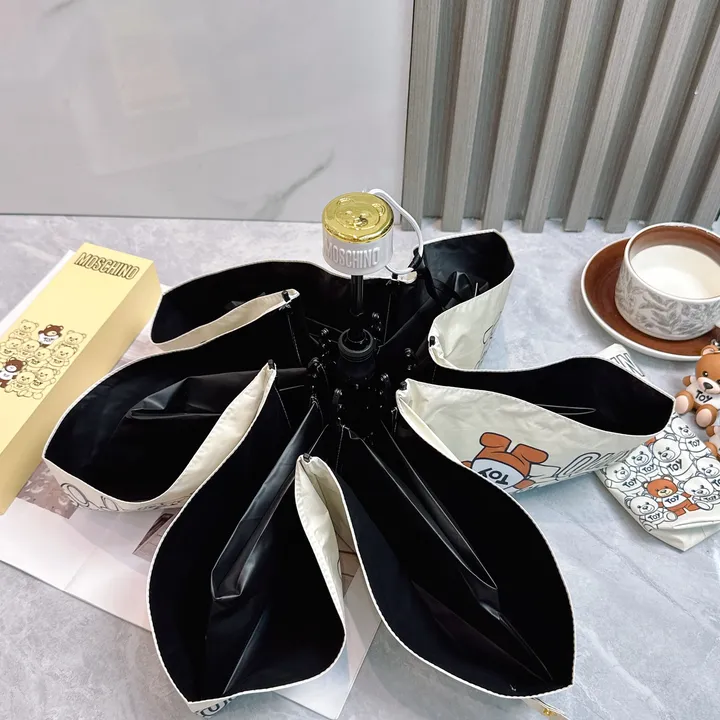 スーパーコピー カウズ 傘