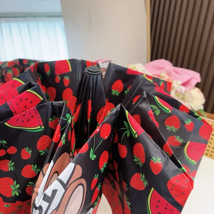 スーパーコピー カウズ 傘