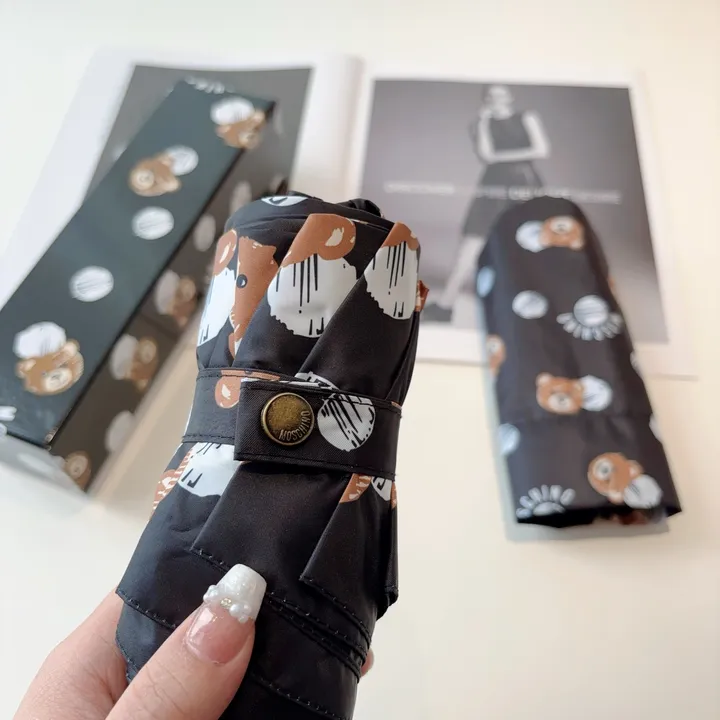 スーパーコピー カウズ 傘