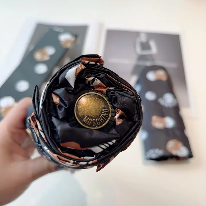 スーパーコピー カウズ 傘