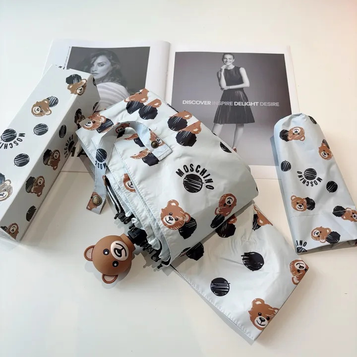 スーパーコピー カウズ 傘