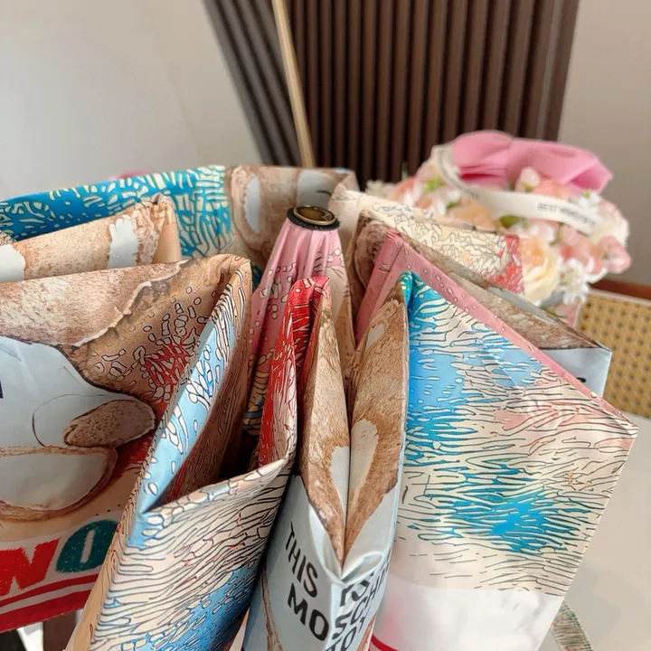 スーパーコピー カウズ 傘