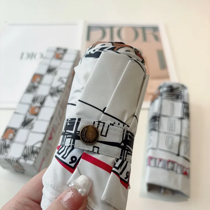 スーパーコピー カウズ 傘