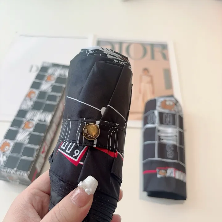 スーパーコピー カウズ 傘