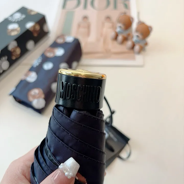 スーパーコピー カウズ 傘