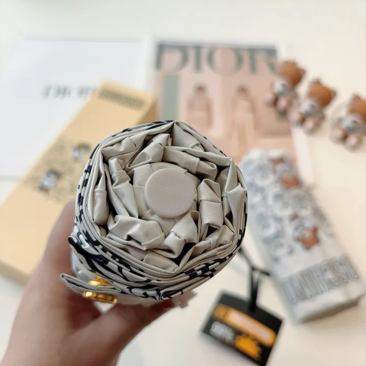 スーパーコピー カウズ 傘