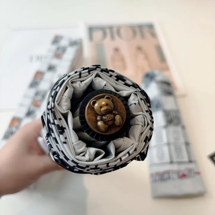 スーパーコピー カウズ 傘