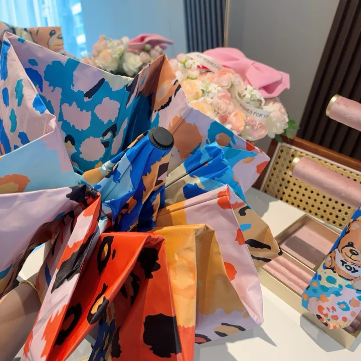 スーパーコピー カウズ 傘