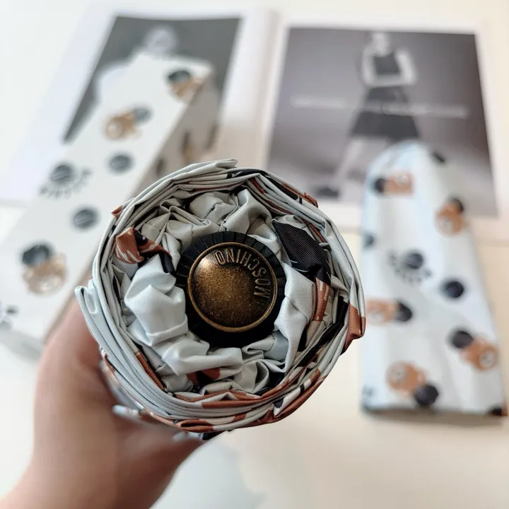 スーパーコピー カウズ 傘