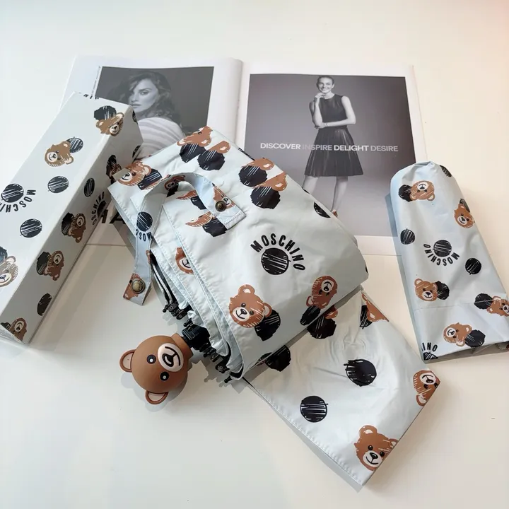 スーパーコピー カウズ 傘