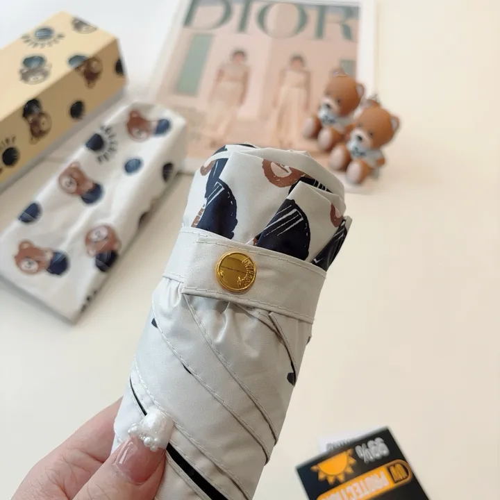 スーパーコピー カウズ 傘