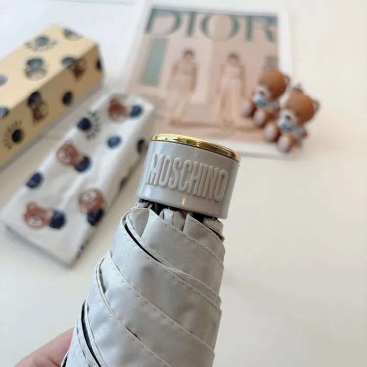 スーパーコピー カウズ 傘