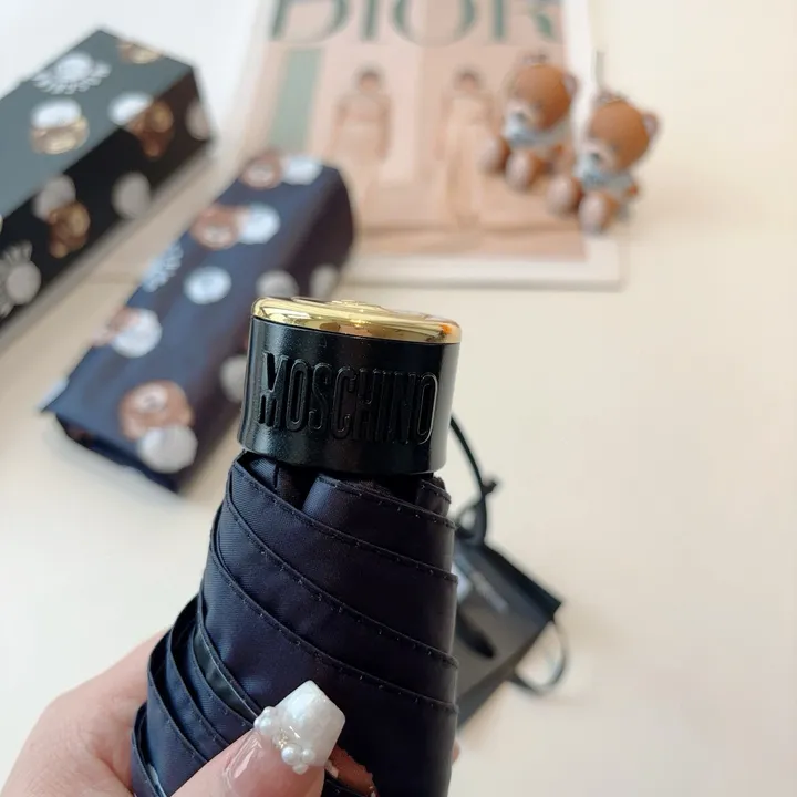 スーパーコピー カウズ 傘