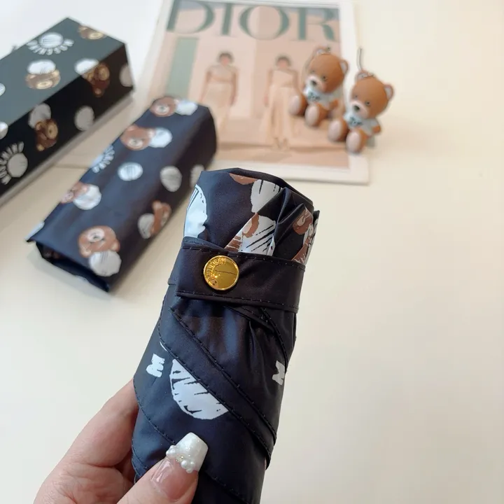 スーパーコピー カウズ 傘