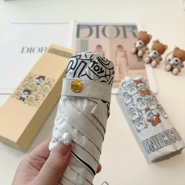 スーパーコピー カウズ 傘