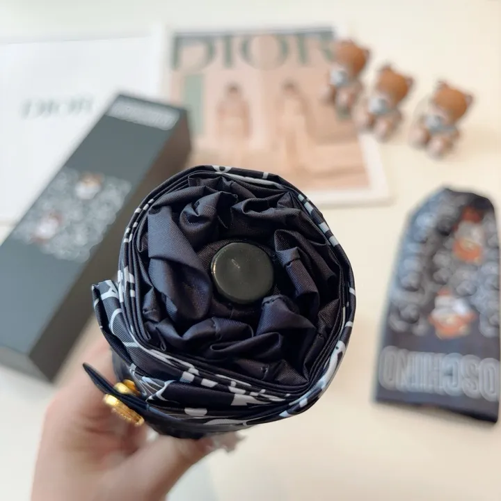 スーパーコピー カウズ 傘