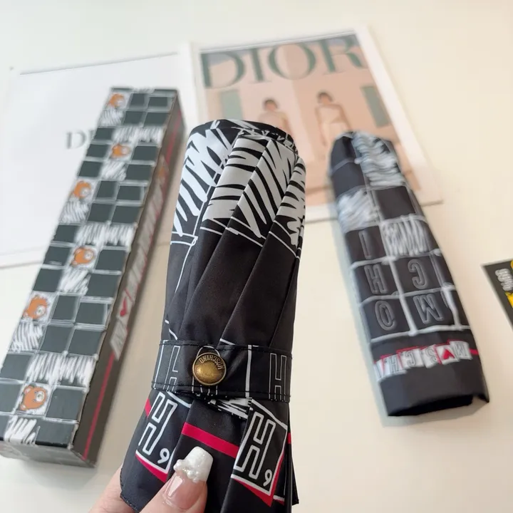 スーパーコピー カウズ 傘