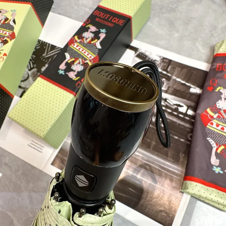 スーパーコピー カウズ 傘