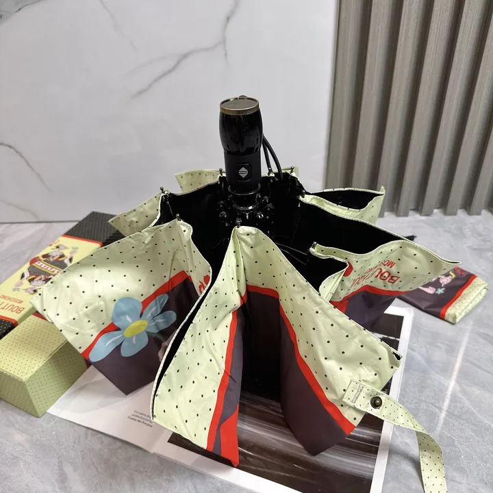 スーパーコピー カウズ 傘