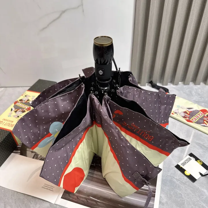 スーパーコピー カウズ 傘