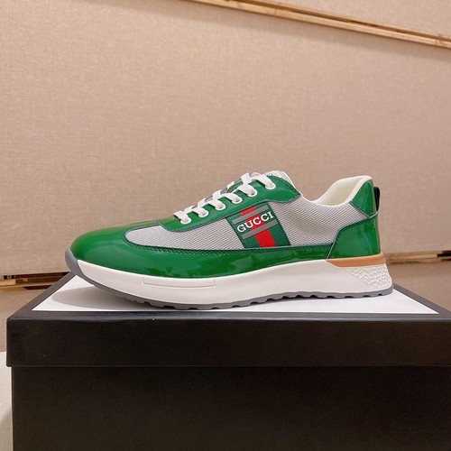グッチ カジュアルシューズ