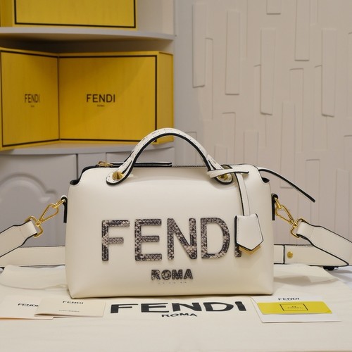 フェンディ ハンドバッグ
