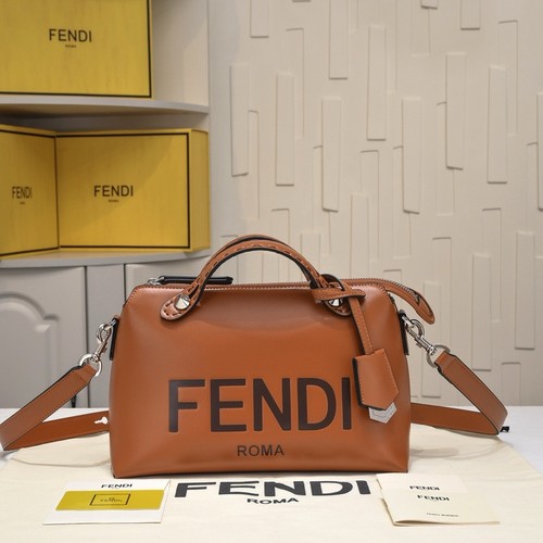 フェンディ ハンドバッグ